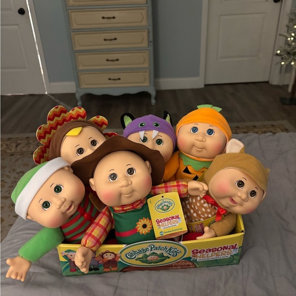 Cabbage Patch Kids Seasonal Friends Doll Set - Picture 7 of 8